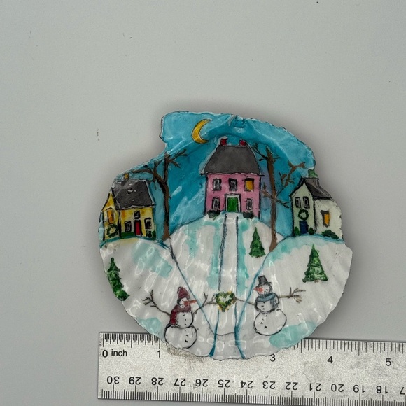 Hand painted Scallop Charming Winter Village - Picture 3 of 8